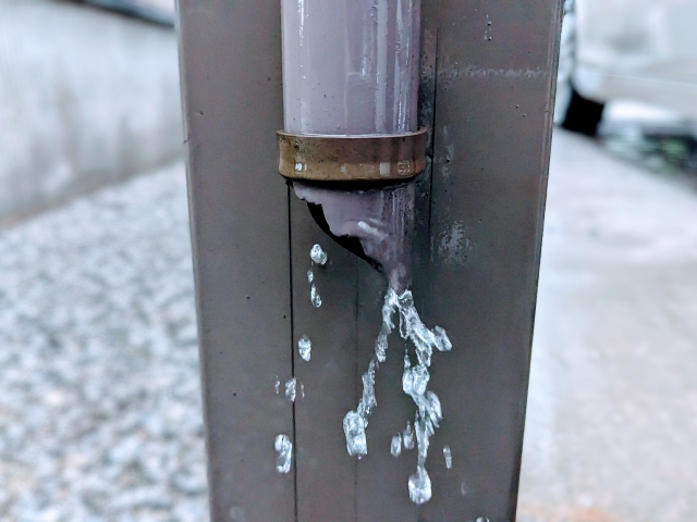 雨樋から「ポタポタ」「ボコボコ」音がするのはなぜ?原因と解決方法 (4)