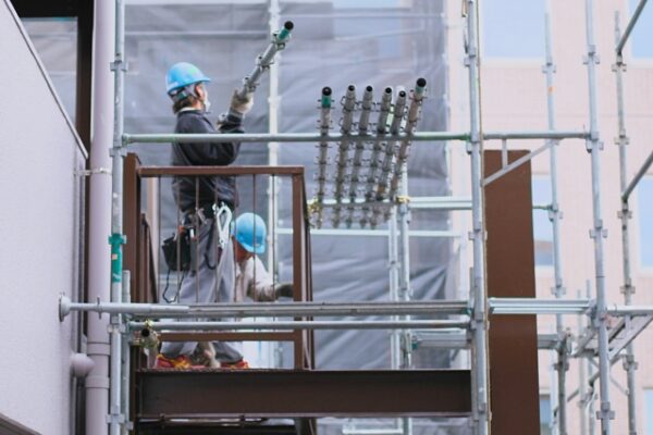 屋根塗装は地域密着店がおすすめ！その6つの理由や大手との違い (1)